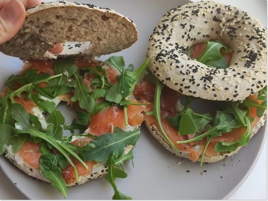 Házi bagel füstölt lazaccal